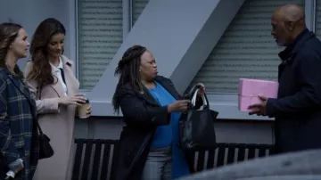 London Fog Sin­gle-Breast­ed Belt­ed Rain­coat worn by Dr. Miranda Bailey (Chandra Wilson) as seen in Grey's Anatomy (S19E06)