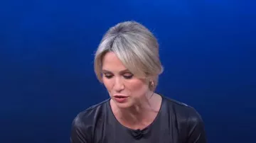 Accessory Concierge Tortoise Harper Hoops worn by Amy Robach as seen in Good Morning America on November 11, 2022