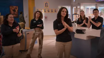 Isabel Marant Etoile Patchwork Straight-Leg Jeans usados por Kayla (Kamaia Fairburn) como se ve en Blockbuster (S01E04)