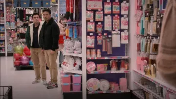 New Balance 574 Beige Red Blue worn by Timmy (Randall Park) as seen in Blockbuster (S01E07)