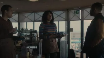 Pull rayé multicolore Forever 21 porté par Megan (Mali Ann Rees) vu dans The Pact (S02E02)