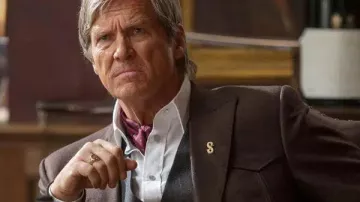 Blazer deportivo casual usado por Champ (Jeff Bridges) en el vestuario de la película Kingsman: The Golden Circle