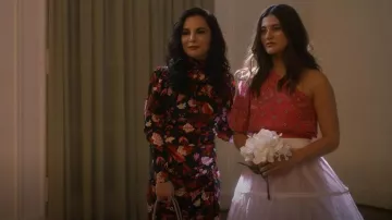 A.L.C. Marcel Robe portée par Catt Phoenix (Martha Higareda) vue dans Monarch (S01E08)