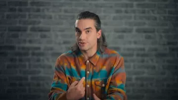 TSPTR Taos Pattern Shirt usada por Greg Shapiro como se ve en The Mole (S01E02)