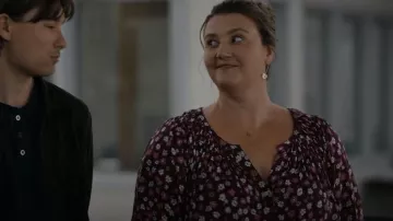 Gap Split­neck Top worn by Claire Muncy (Meredith Holzman) as seen in Alaska Daily (S01E04)