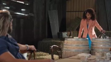 Camilla y Marc Dimmer Blazer de doble pecho usado por Joi Schweitzer como se ve en The Mole (S01E06)