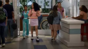 BB Dakota Par Steve Madden Pastel It Over Ombré Sweater porté par Sadie Alexander (Gabrielle Nevaeh Green) comme on le voit dans That Girl Lay Lay (S02E04)