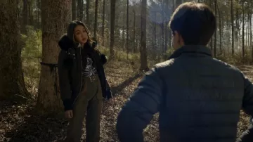 Pantalon bicolore Derek Lam 10 Crosby Jeriah porté par Cindy Burman (Meg DeLacy) vu dans Stargirl de DC (S03E10)