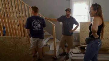 Lululemon Everywhere Belt Bag worn by Mina Starsiak as seen in Good Bones (S07E12)