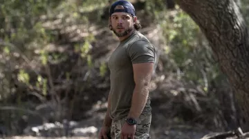 Clay Spenser (played by Max Thieriot) outfits on SEAL Team