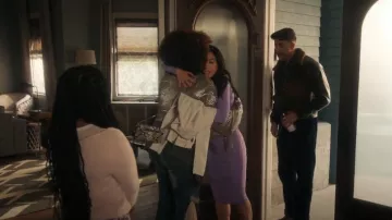 Zadig & Voltaire Rock Wild Python Bag usado por Melody 'Mel' Bayani (Liza Lapira) como se ve en The Equalizer (S03E05)