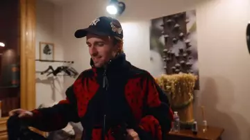 The strawberry printed zipped jacket worn by Squeezie in her YouTube video The story of the craziest project of my life
