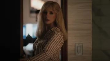 L'Agence Holly Blusa de manga larga usada por Beth Dutton (Kelly Reilly) vista en Yellowstone (S05E01)