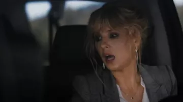 Chan Luu Beveled Pendant Necklace worn by Beth Dutton (Kelly Reilly) as seen in Yellowstone (S05E01)