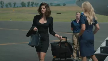 Brahmin Elaine Satchel usado por Monica Dutton (Kelsey Chow) visto en Yellowstone (S05E02)