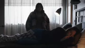 Zara Plaid Shacket porté par Jessica 'Jess' Damon (Brooke Markham) vu dans In the Dark (S03E07)