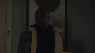 Polo Ralph Lauren Fleece Fored Denim Jacket usada por Darnell James (Keston John) como se ve en In the Dark (S04E11)