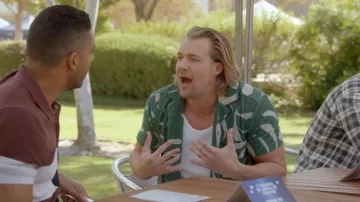 H&M Relaxed Fit Terry Resort Camisa usada por JJ Parker (Hunter Clowdus) como se ve en All American (S05E05)