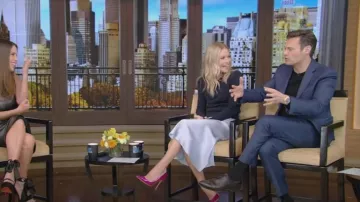 Gianvito Rossi Mirror Calfskin Stiletto Pumps usados por Kelly Ripa como se ve en LIVE con Kelly y Ryan el 14 de noviembre de 2022