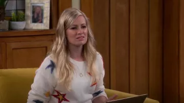 Rails Perci Star Sweater porté par Gemma Johnson (Beth Behrs) comme on le voit dans The Neighborhood (S05E07)