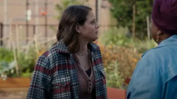 Free People Colt Thermal porté par l’officier Brandy Quinlan (Olivia Luccardi) vu dans l’est de New York (S01E07)