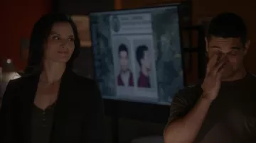 Michael Stars Lucy Henley Tee porté par Jessica Knight (Katrina Law) vu dans NCIS (S20E07)