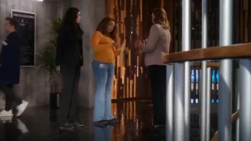 Karen Millen Rib Knit Scallop Hem Top usado por Maxine Roby (Paula Newsome) como se ve en CSI: Vegas (S02E07)