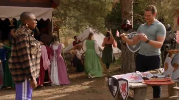 Palm Angels Clas­sic Poly­ester Track Pants worn by Henrietta 'Hen' Wilson (Aisha Hinds) as seen in 9-1-1 (S06E08)