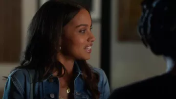 Madewell Toggle Chain Necklace Set porté par May Grant (Corinne Massiah) comme on le voit dans 9-1-1 (S06E08)