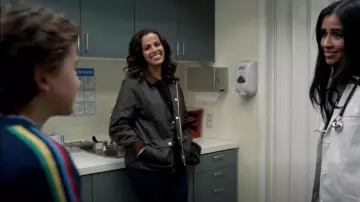 J Crew Barn Jacket porté par Grace Stone (Athena Karkanis) comme on le voit dans Manifest (S03E01)