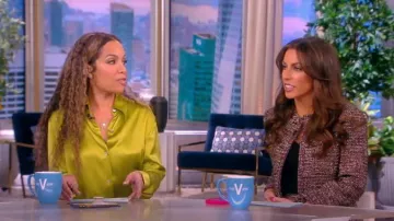 Chaqueta de tweed recortada de teoría usada por Alyssa Farah como se ve en The View el 16 de noviembre de 2022