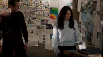 Tibi Fondue Distressed Hem Pull porté par Olive Stone (Luna Blaise) comme vu dans Manifest (S03E05)
