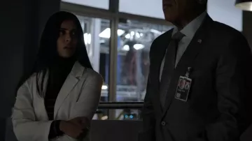 A.L.C. Desi Pull à col roulé rayé porté par Saanvi Bahl (Parveen Kaur) vu dans Manifest (S03E05)