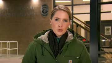 Carhartt OJ141 Sherpa Fored Hooded Jacket usada por Kayna Whitworth como se ve en Good Morning America el 17 de noviembre de 2022