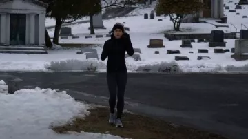 Athleta Texture Print Leggings worn by Michaela Stone (Melissa Roxburgh) as seen in Manifest (S04E04)