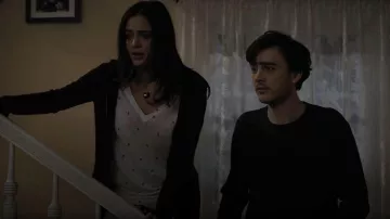 Rails Cara Strawberry Print Tee usada por Olive Stone (Luna Blaise) como se ve en Manifest (S04E05)