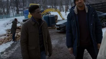 Fjallraven Övik Chaqueta acolchada de lana usada por Adrian (Jared Grimes) como se ve en Manifest (S04E05)