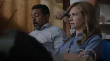 Equipment Essential SIlk Shirt worn by Laura Stensen (Britt Robertson) as seen in The Rookie: Feds (S01E03)