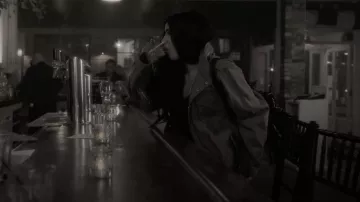 3.1 Chaqueta de campo con cremallera Phillip Lim usada por Saanvi Bahl (Parveen Kaur) como se ve en Manifest (S04E07)