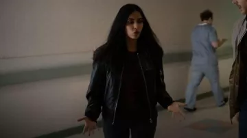 Rag & Bone Manston Leather Bomber Jacket porté par Saanvi Bahl (Parveen Kaur) comme on le voit dans Manifest (S04E07)