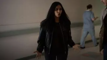 Rag & Bone Manston Leather Bomber Jacket porté par Saanvi Bahl (Parveen Kaur) comme on le voit dans Manifest (S04E07)