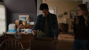 A.P.C. Surchemise Chemise à carreaux à coupe régulière portée par Matt Long comme on le voit dans Manifest (S04E10)