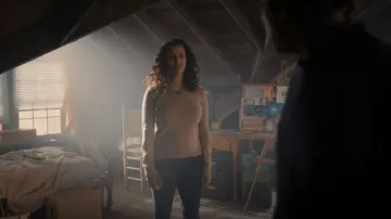 Altuzarra Minamoto Side Button Cashmere Sweater porté par Grace Stone (Athena Karkanis) comme vu dans Manifest (S04E10)