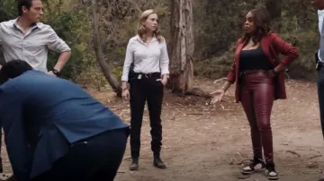 Nike Jordan 1 Mid Sneakers In Red worn by Simone Clark (Niecy Nash) as seen in The Rookie: Feds (S01E07)