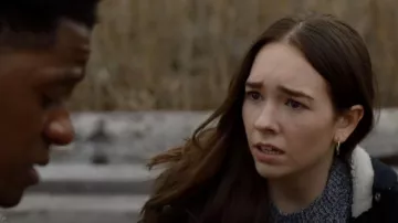 Joie Kam­ryn Marled Crew­neck Sweater worn by Angelina Meyer (Holly Taylor) as seen in Manifest (S03E12)