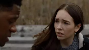 Joie Kam­ryn Marled Crew­neck Sweater worn by Angelina Meyer (Holly Taylor) as seen in Manifest (S03E12)