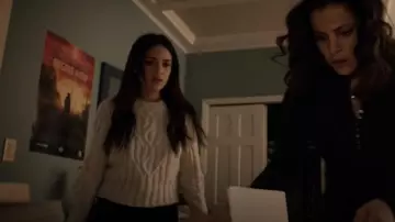 Français Connection Joetta Cable Knit Sweater porté par Olive Stone (Luna Blaise) comme vu dans Manifest (S03E13)