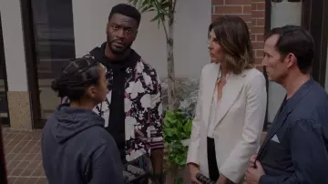 INC International Concepts Flo­ral jack­et worn by Alec Hardison (Aldis Hodge) as seen in Leverage: Redemption (S02E01)