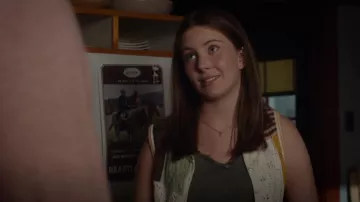 American Eagle Patchwork Button Up Sweater Vest usado por Katie Fleming-Morris (Julia Maren Baker) como se ve en Heartland (S16E07)