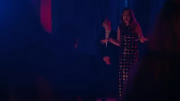 Nicole Miller Robe à lièvre à paillettes Polka-Dot portée par Tess Van De Berg (Jamie Clayton) comme on le voit dans The L Word: Generation Q (S03E01)